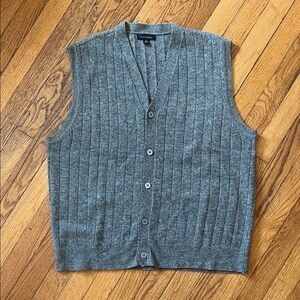 Size M grey lambswool button up sweater vest by Club Room v neck preppy